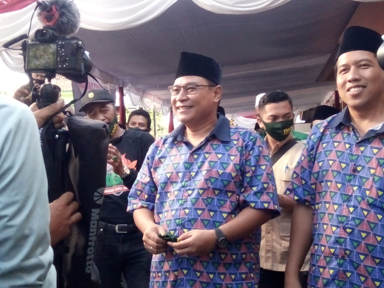 Paslon Cabub- Cawabub Sleman Danang  Sulistya Agus Choliq ke KPUD Diiringi  Bregodo dan Hadroh 