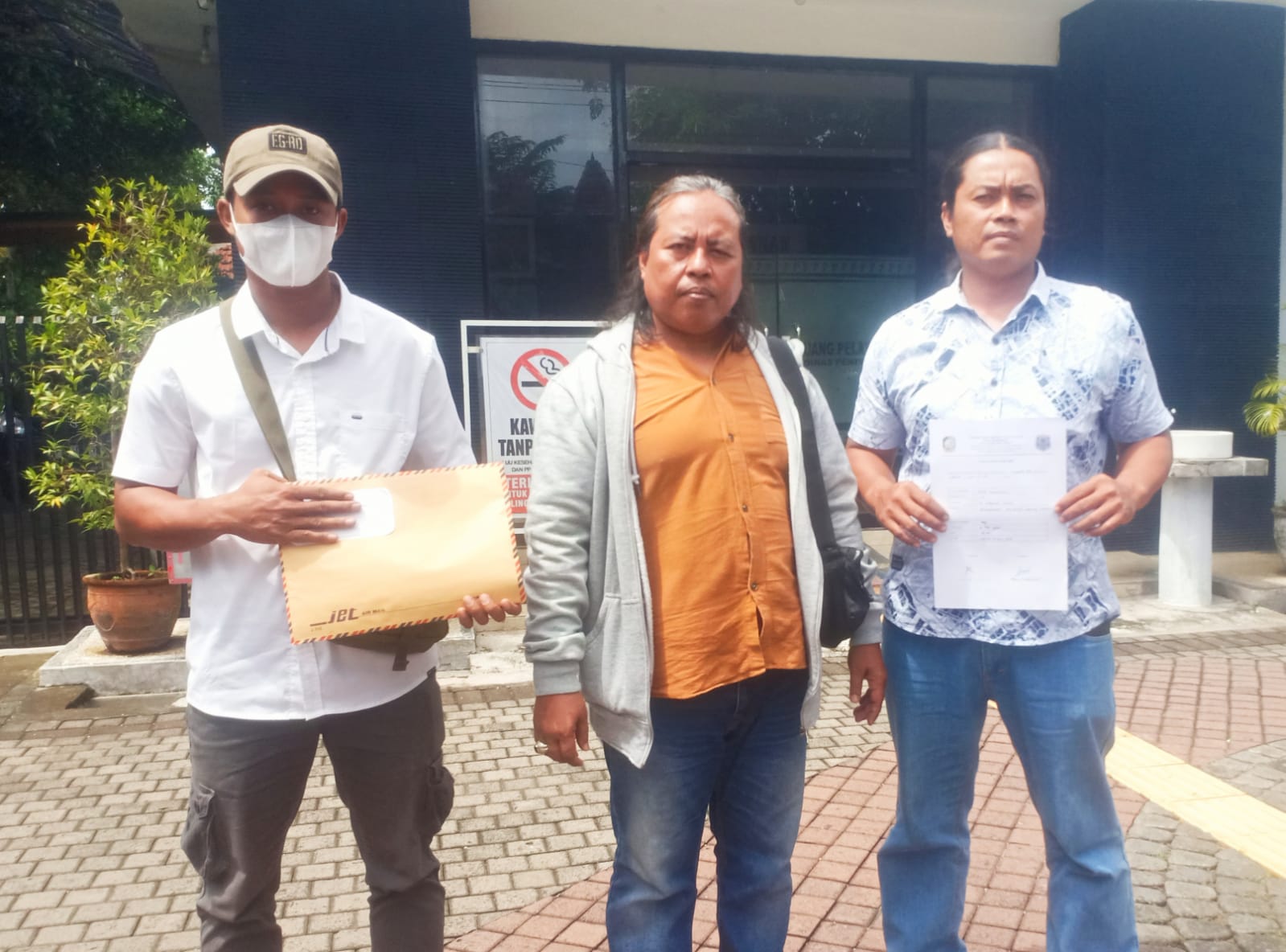 KONDISI GEDUNG RUMAH DINAS SDN 5 BULUREJO MEMPRIHATINKAN KOMITE DATANG LANGSUNG KE DINAS DISPENDIK BANYUWANGI 