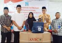 Wabup Sleman Menyerahan Bantuan…