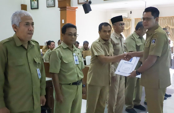 Wabup Sleman Serahkan SK Pelaksana Tugas Pejabat Tinggi Pratama 