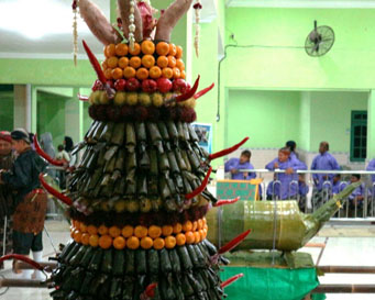 Gunungan Rebo Pungkasan Upacara Adat Wonokromo Pleret 