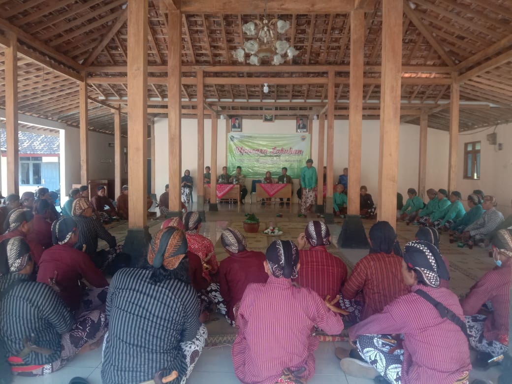           Warga Kalurahan Girimulyo Panggang Gunungkidul Tumplek Blek Hadiri Acara Sedekah Labuh 