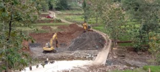 BREKER MELUBANGI BATU UNTUK TITIK…