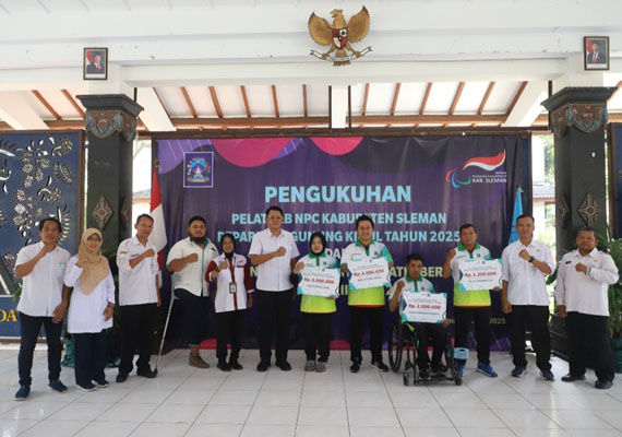 Wabup Sleman Serahkan Tali Asih Kepada Atlet dan Pelatih Berprestasi
