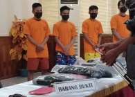 1 Remaja 3 pemuda bawa senjata…