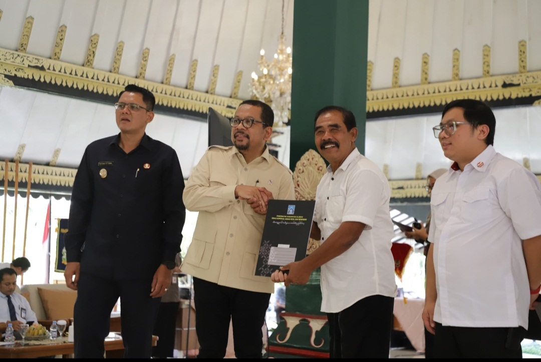Wakil Kepala Staf Kepresidenan RI, Qodari Tinjau  KDMP Tirtomartani dan Sinduadi 