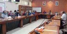 Aksi Demo Driver Truck Berkait…