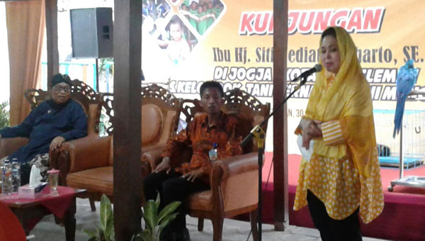 Titik Suharto Penyuluh Pertanian Itu Pahlawan 