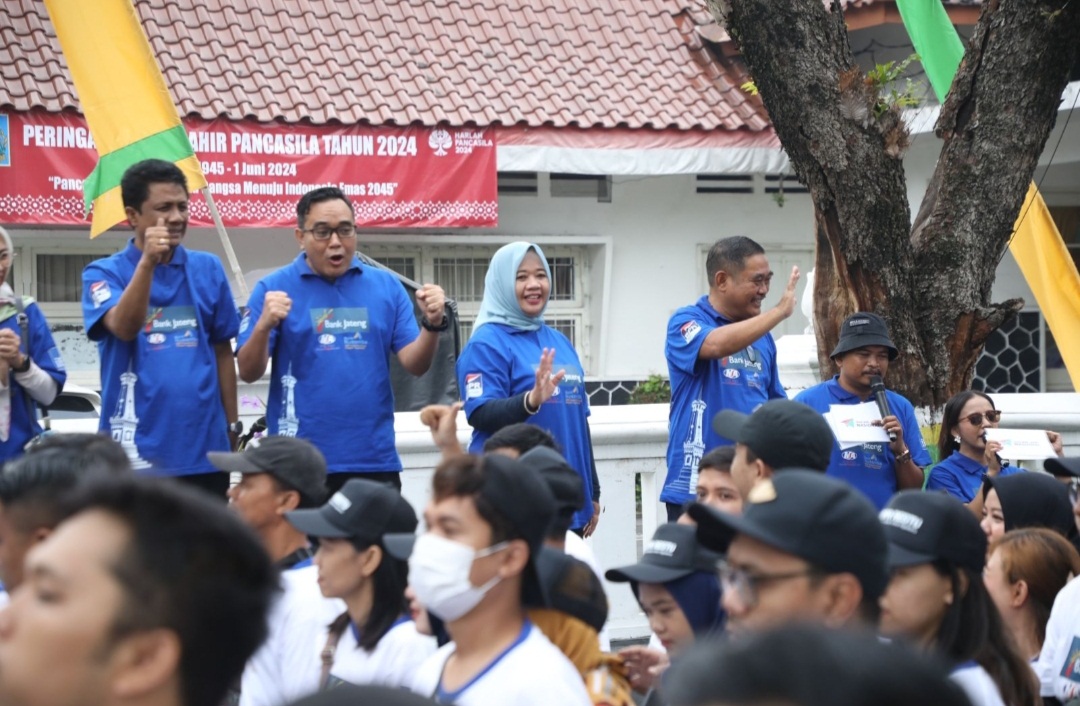 2.300 Peserta Ikuti Funwalk  Dalam Rangka  Memperingati Hari BPR BPRS Nasional 2024