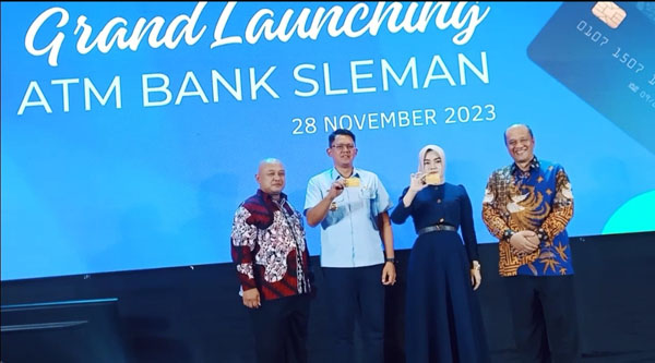 KADO TERINDAH 42 TAHUN BANK SLEMAN MILIKI ATM YANG PERTAMA DI INDONESIA 