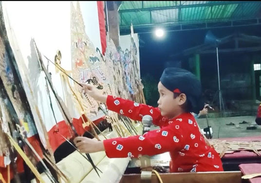 Peringati HUT Ke- 78 Kemerdekaan RI Argomulyo Tampilkan Potensi Dalang Cilik 