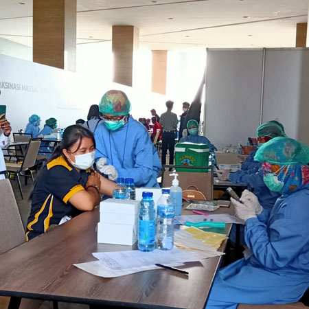 Kapolda DIY Tinjau Langsung Vaksinasi Massal
