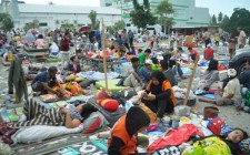 Akibat Gempa Ribuan Warga Berupaya…