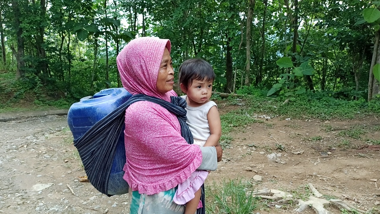Sejumlah Warga Kayoman Serut Gunungkidul Musim Hujan Kekurangan Air