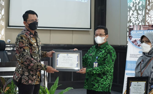 Pemkab Sleman Berikan Penghargaan Ke Sekolah Pendukung Indek Inovasi 