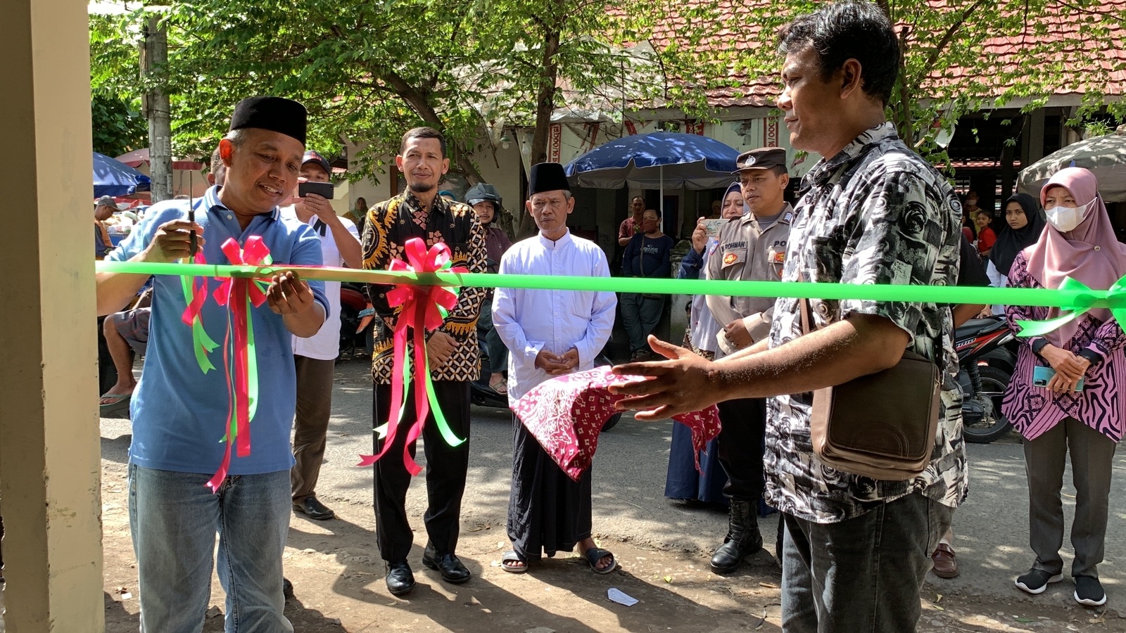 Tingkatkan PADES Lurah Wonokromo Pleret Bantul Resmikan Kios 