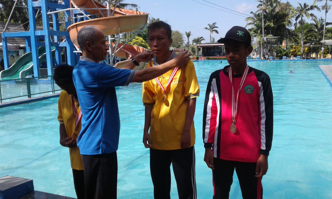 Siswa SLB Rela Bhakti 2 Kulonprogo Sabet Medali Emas Renang Olimpiade Olahraga Tunagrahita Tingkat DIY