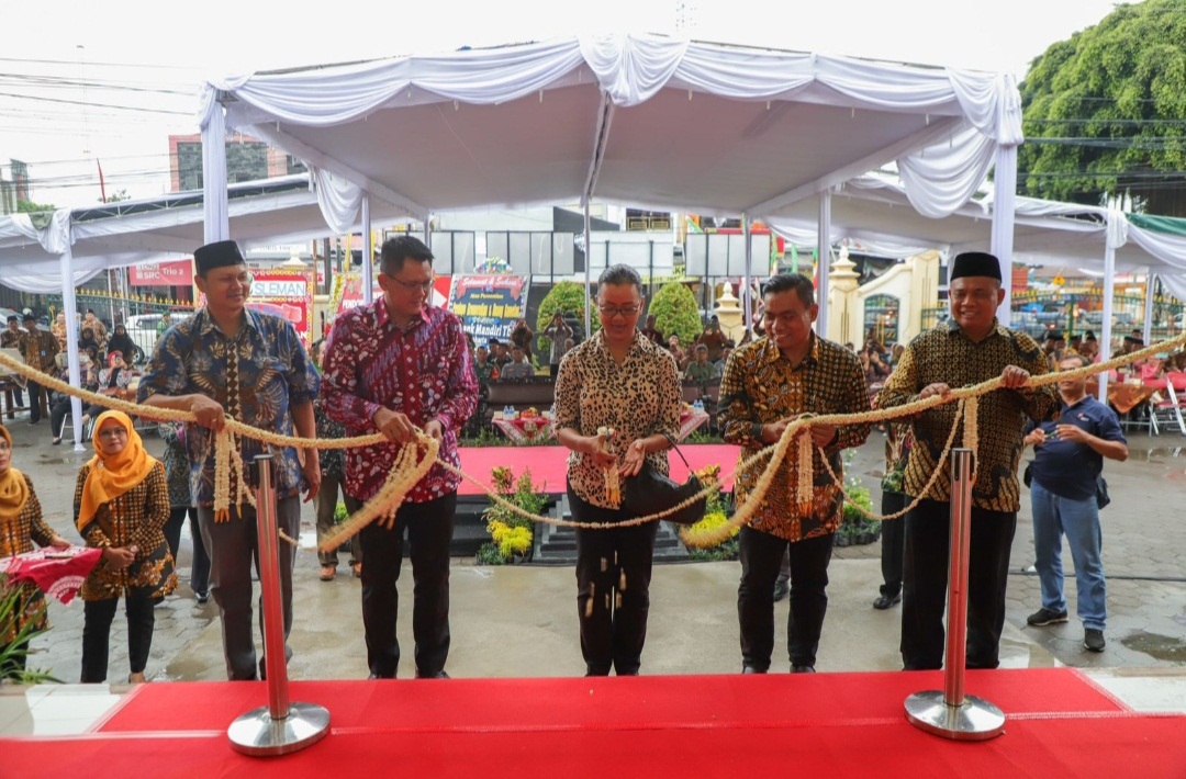 WABUP SLEMAN DAMPINGI GKR MANGKUBUMI RESMIKAN PENDOPO KALURAHAN CONDONGCATUR