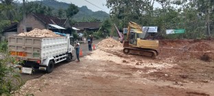 Menengok Pengerjaan Proyek Jalan…