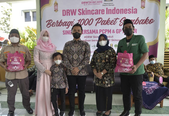 1000 Paket Sembako  Untuk Warga, Muhammadiyah & NU Kolaborasi ‘Penyumbang ‘Ini Drive Thru’