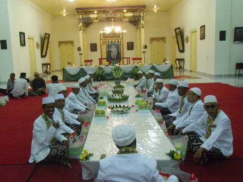 TAHLILAN MEMPERINGATI  40 HARI SURUD  DALEM KGPAA PAKU ALAM IX