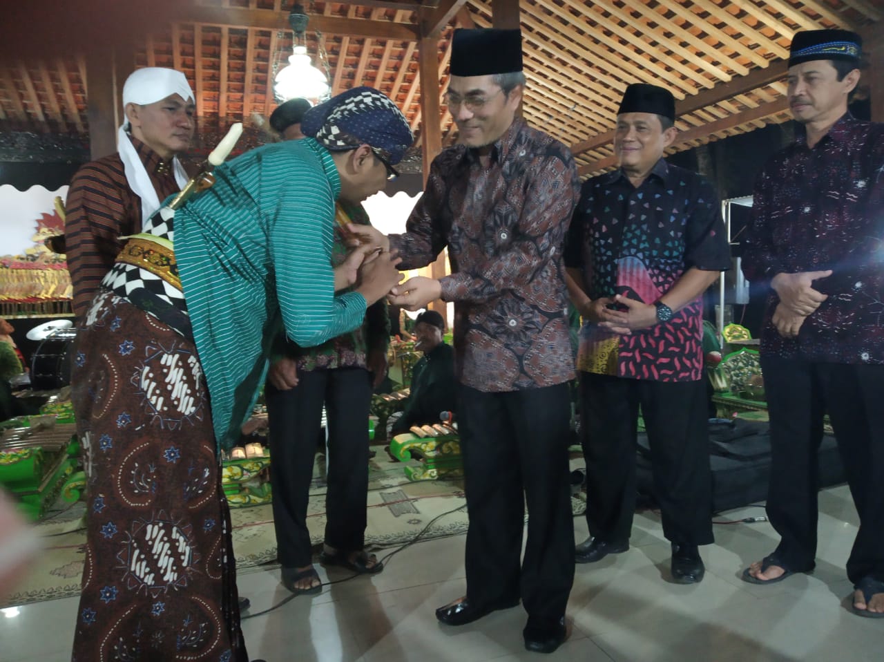 Pak  Dewan Pentaskan Budaya Wayang Kulit  Peringati HUT RI Bantul  2019