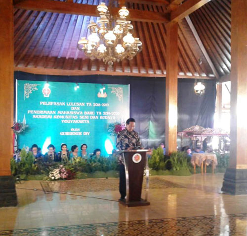 Lulusan Akademi Komunitas Seni Budaya di Wisuda  Sultan 