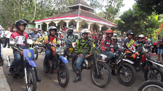 Motor Cross Meriahkan Bersih Desa 