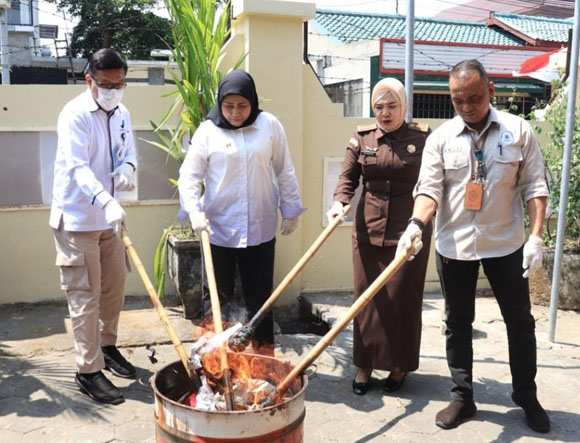 Kasubdit 2 Ditresnarkoba Polda DIY Nahkodai Pemusnahan Barang Bukti Narkotika Jenis Ganja 