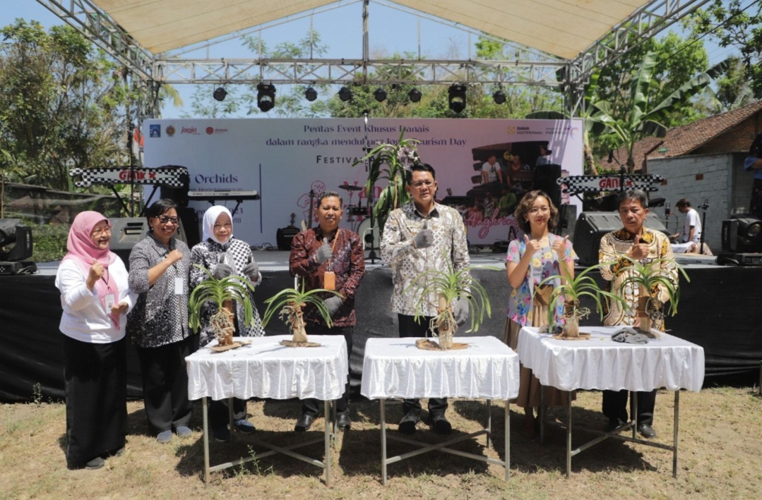 Varietas Anggrek Vanda Tricolor Banyak Diburu Penghobi 
