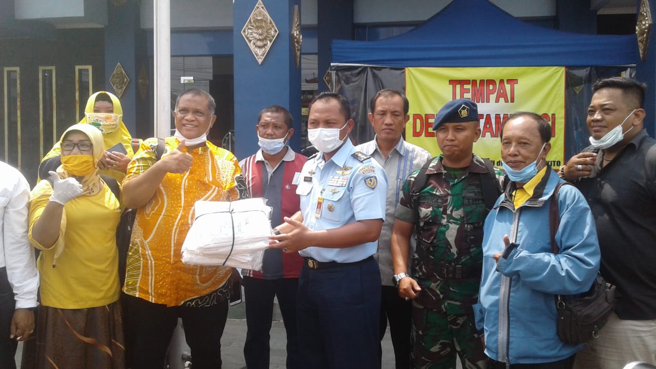 Percepatan penanganan Virus Corona APD di Bagikan 