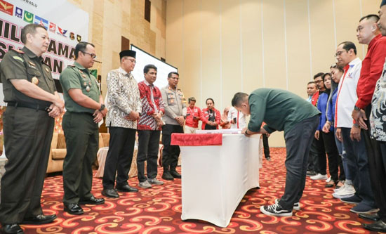  WUJUDKAN DEMOKRASI PEMILU AMAN PEMKAB SLEMAN DEKLARASIKAN DAMAI 2024