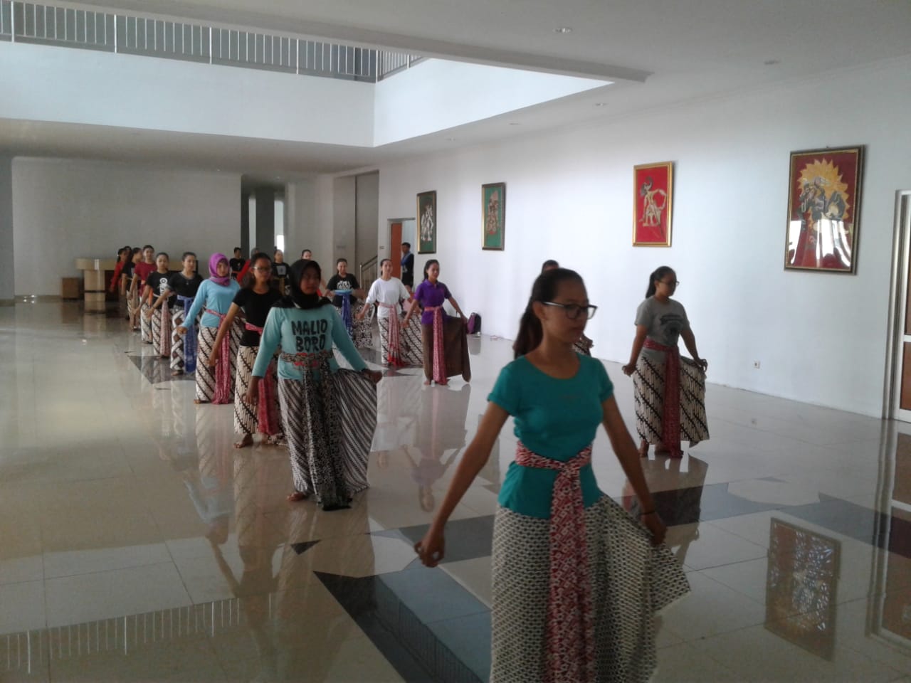 AKSBY BERTEKAD PROFESIONALKAN PELAKU SENI BUDAYA