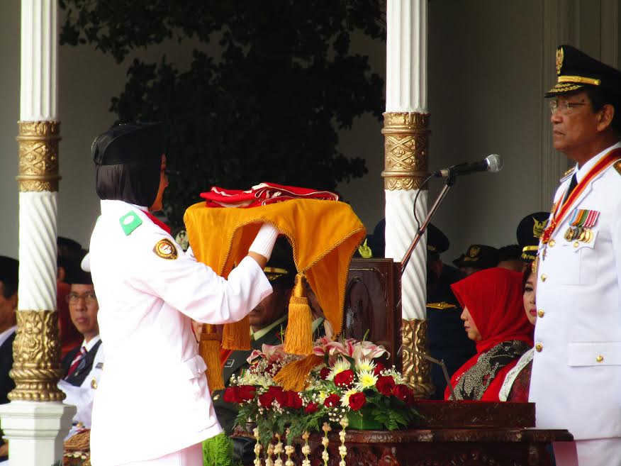 Detik detik proklmasi HUT RI 71 Gedung Agung Jogja ' Di Iringi Lagu Perjuangan 