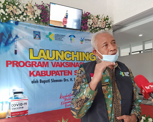 Bupati Sleman Drs. H. Sri Purnomo Selama Vaksinasi Masyarakat Tetap Disiplin Terapkan Prokes