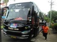 Bus Angkut wisatawan lewati tanjakan…