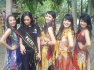 Lenggak lenggok wisuda sekolah…