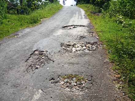 Ruas Jalan Kabupaten di Desa Serut Gedangsari Gunungkidul Bodol  4 Tahun Lebih Tidak Tersentuh Perbaikan