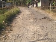 Rusak parah jalan mladan jatimulyo…