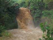 Inilah Gemuruh Air Terjun Jurug…