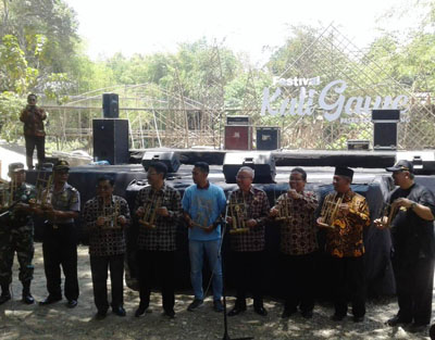 Peduli dan melestarikan lingkungan alam kali opak tebari ikan 