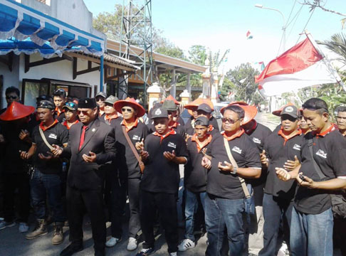 Penuhi  Nadhar Usai Di Lantik Jadi Anggota DPRD DIY ‘Katir Pulang Jalan Kaki 