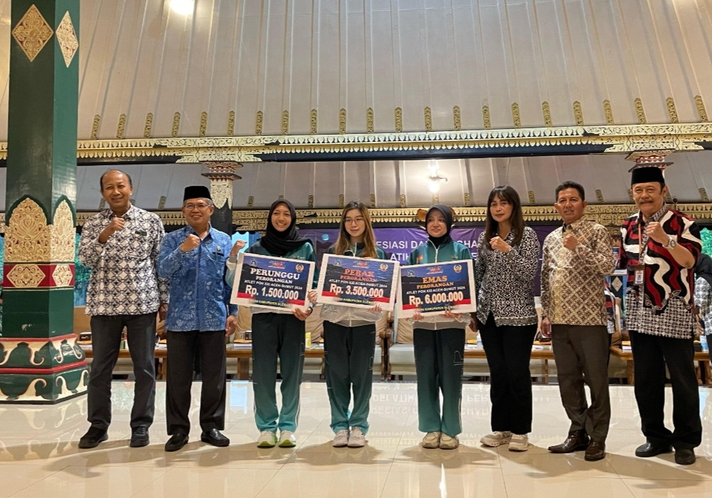  KONI SLEMAN BERIKAN TALI ASIH KEPADA ATLET PERAIH MEDALI PON XXI ACEH-SUMATERA UTARA