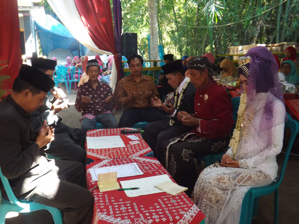 Inilah wejangan pak kyai bagi penganten baru yang menapaki  rumah tangga baru 