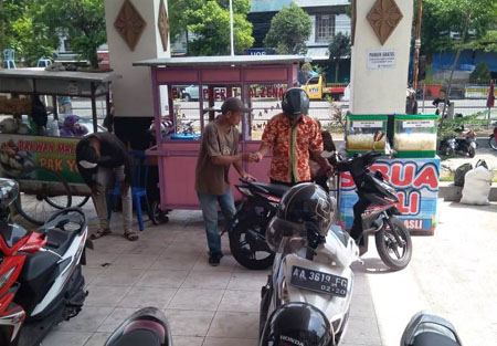 Warga Desak Pemkab Magelang Tertibkan Penarikan Retribusi Parkir di Pasar Baru Muntilan