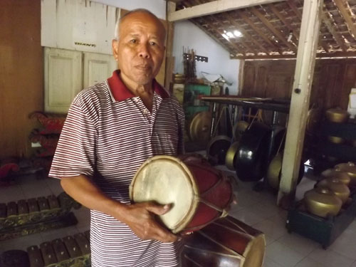 Resonansi bagus kayu nangka  cocok untuk bahan membuat kendang