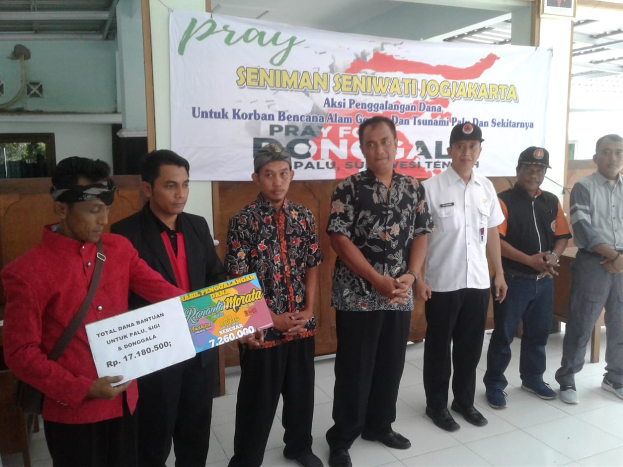 Seniman -Seniwati Yogyakarta  Ngamen Untuk Peduli Korban Gempa Bumi Palu  