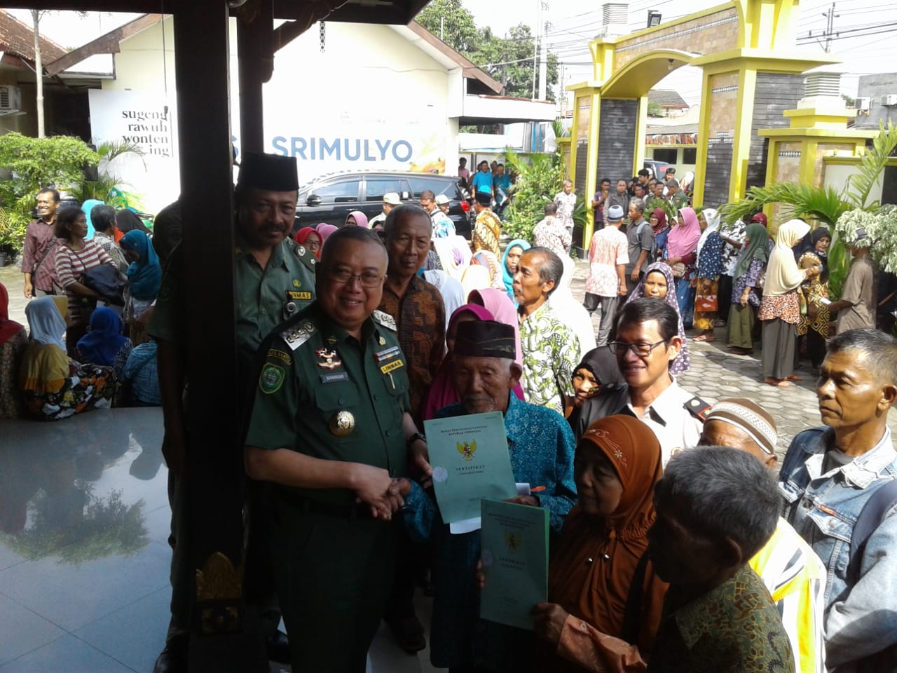 Warga  Srimulyo Piyungan Lega Terima Sertifikat Program Ptsl 