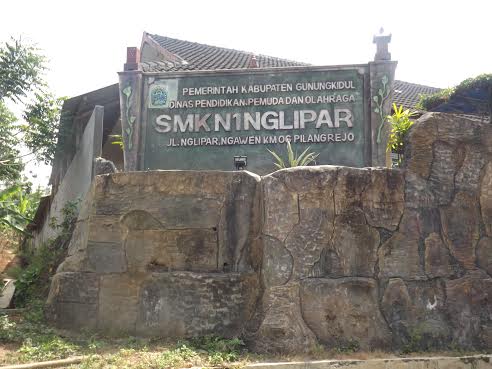 SMKN Nglipar Gunungkidul Kuat Dugaan Melakukan Pungutan Seragam Tidak Wajar ?