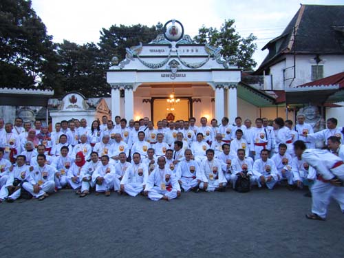 Sri Sultan Kukuhkan KGPAA Paku Alam X Sebagai Pendekar Perisai Diri